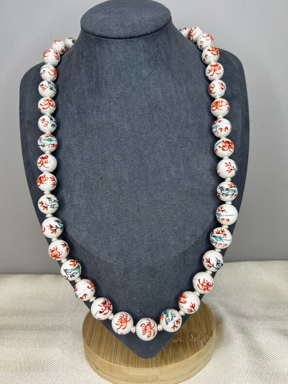 CHINESE EXPORT Vintage Hand-Painted White Porcelain Bead Hand Knotted Necklace